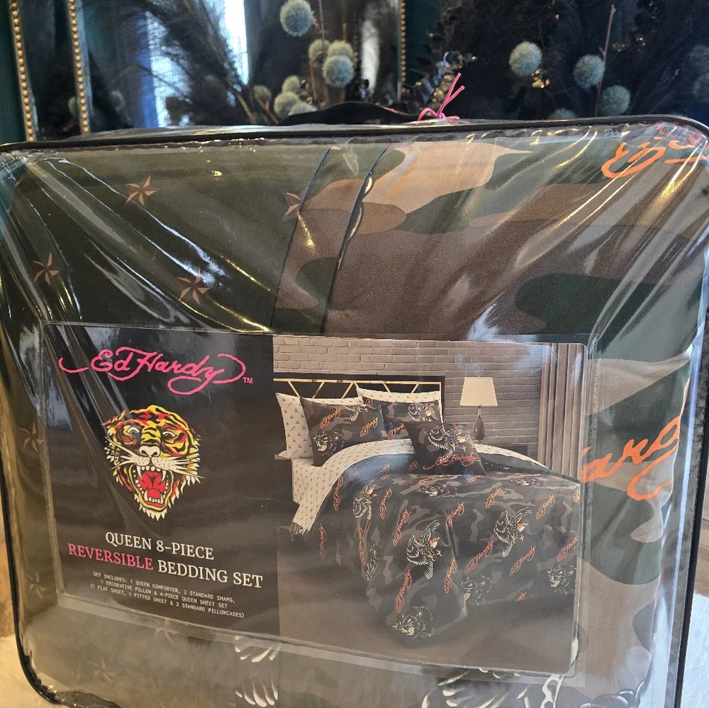 Ed Hardy Queen reversible 8piece Bedding set new